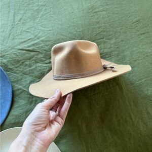 gorgeous lack of color hat